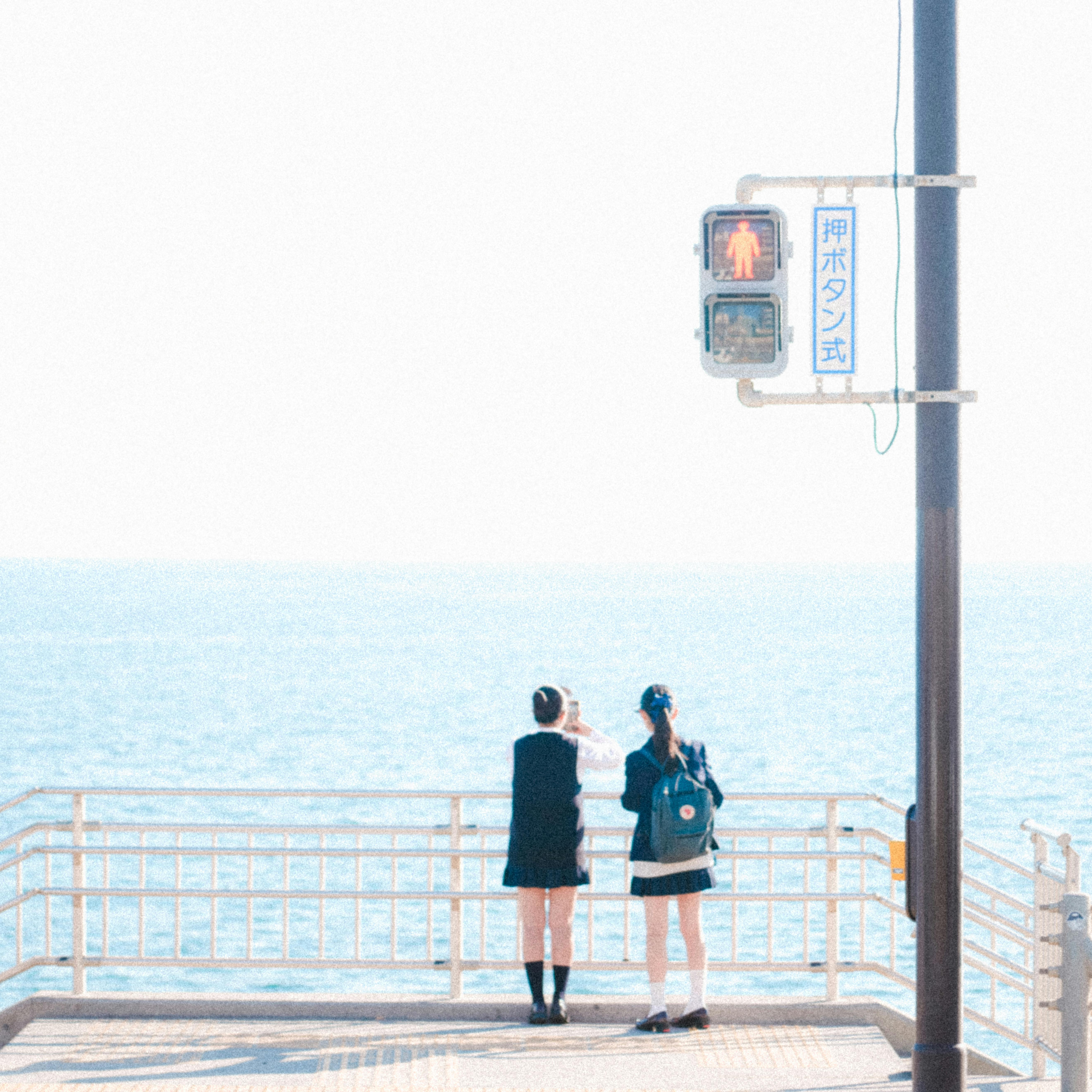 国货精品vlog流行趋势旅拍相册人物图